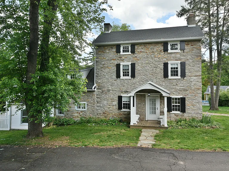 966 Paige Ct — Photo 1