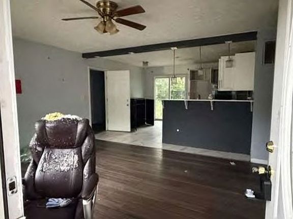 5th image of 3648 Lowry Rd