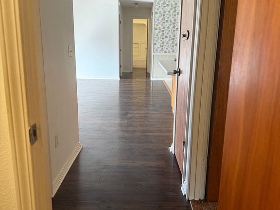 4th image of 1080 W Bel Air Dr