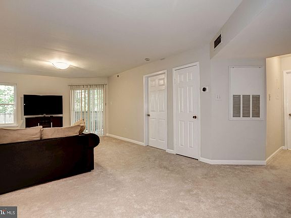 3rd image of 3307 Wyndham Cres #1157