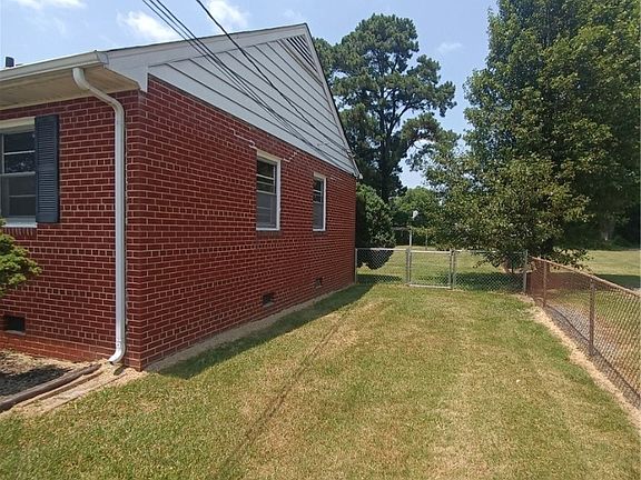 3rd image of 8210 Meadowview Ln