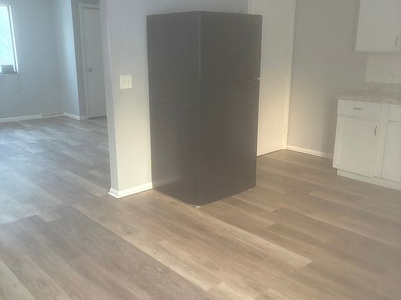 3rd image of 2736 Edelweiss St NE #2