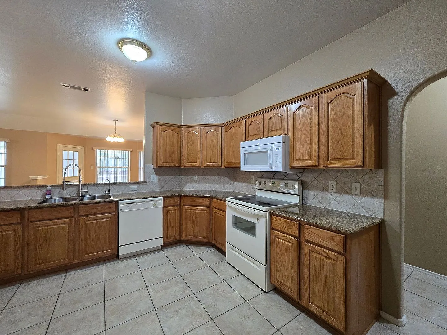 Price Reduction & Ready For Move-In ** Available Now! — Photo 4