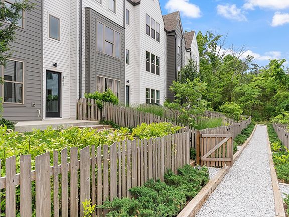 5th image of 352 E Village Ln