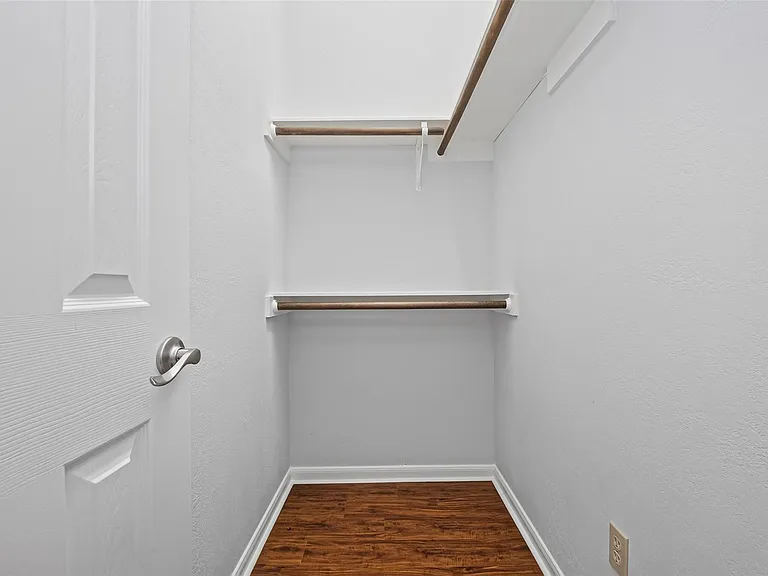 10310 Chevy Chase Dr — Photo 38