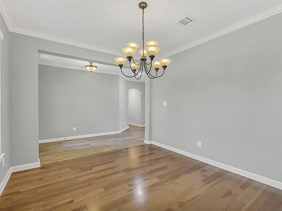 5th image of 100 Castlegate Ln