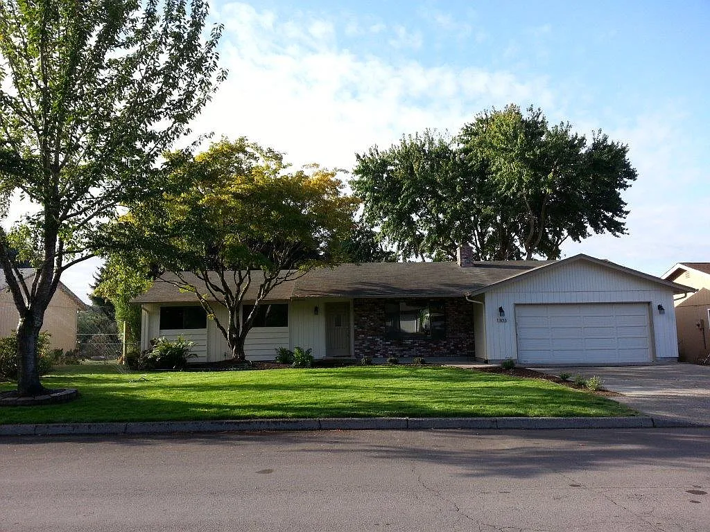 1303 NW 97th St photo 1
