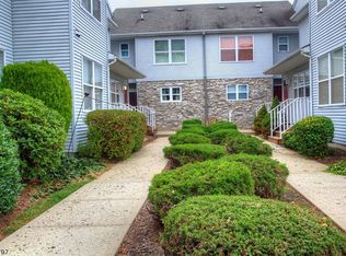98 Kensington Dr, Piscataway, NJ 08854