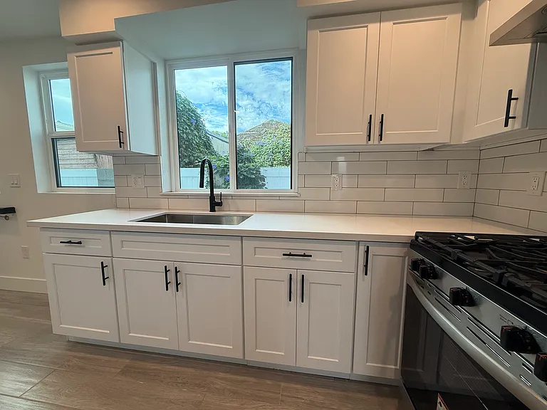 1417 W 35th Pl — Photo 2