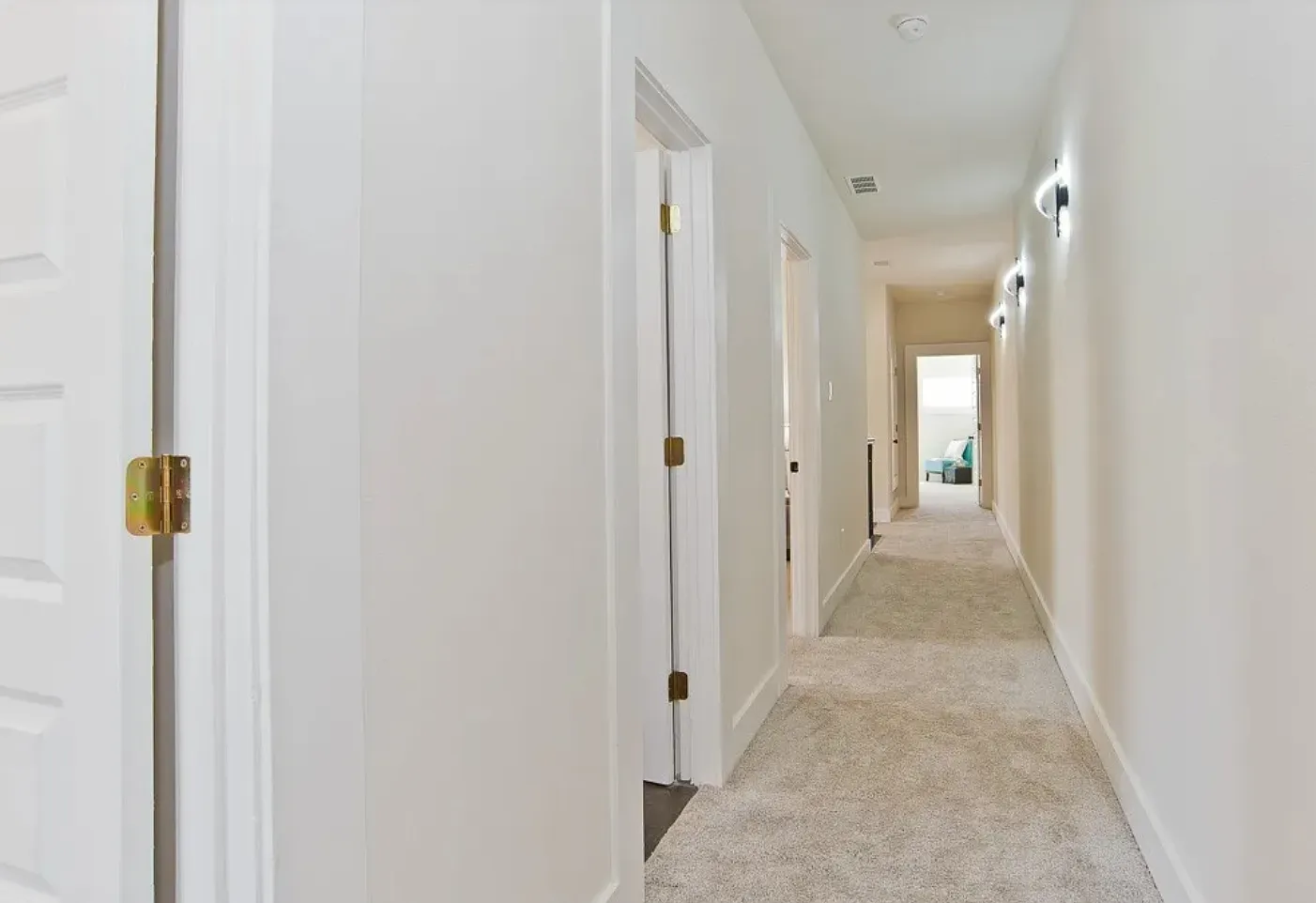 3 bed, 1712 sqft, $3,200 — Photo 2