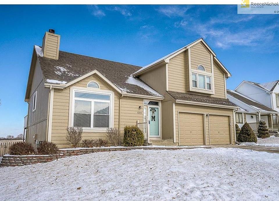1st image of 1204 NE Kenwood Dr