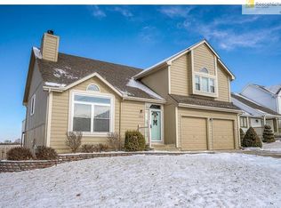 1204 NE Kenwood Dr, Lees Summit, MO 64064
