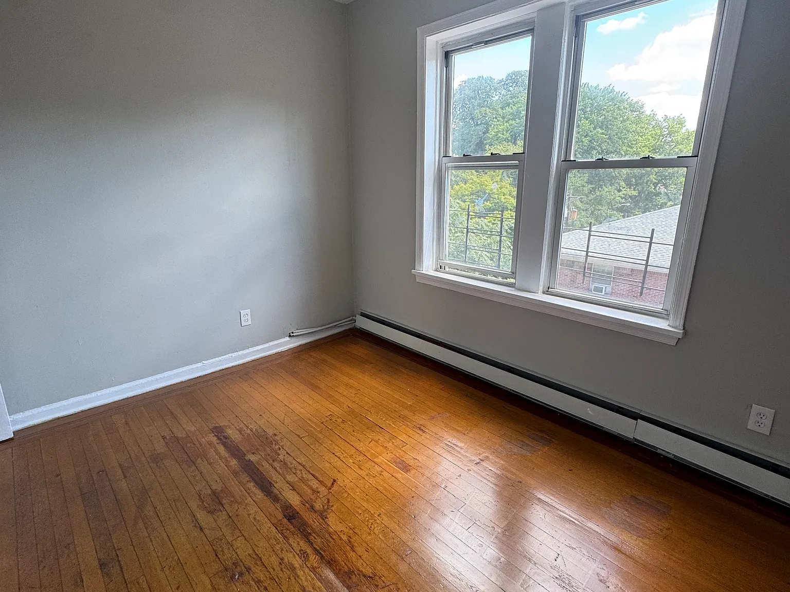 3 bed, 1100 sqft, $1,989 — Photo 3