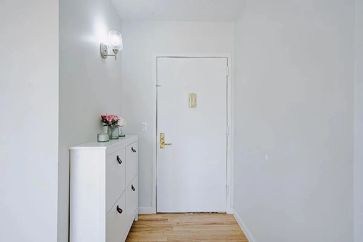 This Bright Jamaica Condo Is Worth a Look! — Photo 2