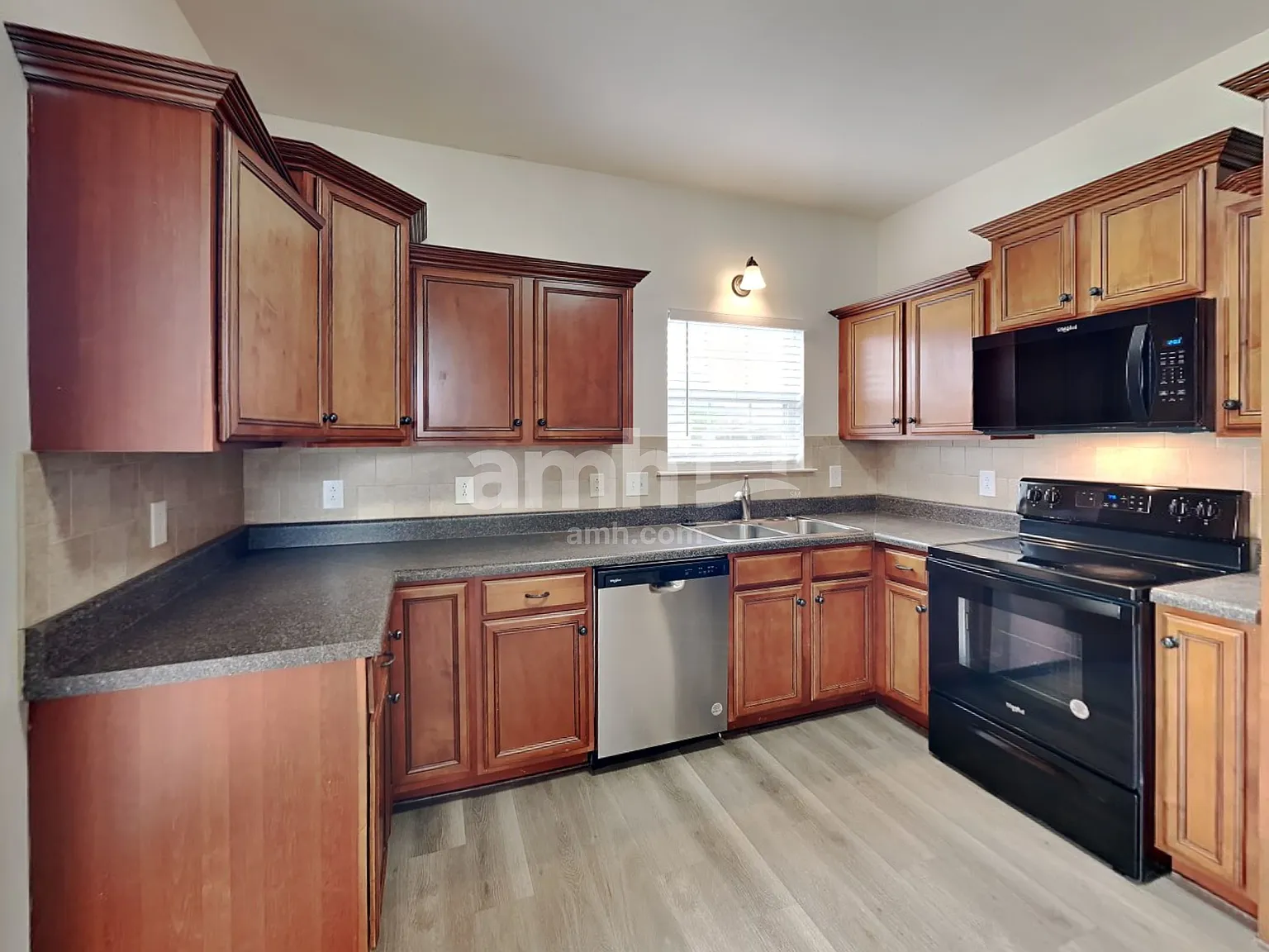 3 bed, 2.5 bath, 1802 sqft, $2,175 — Photo 3