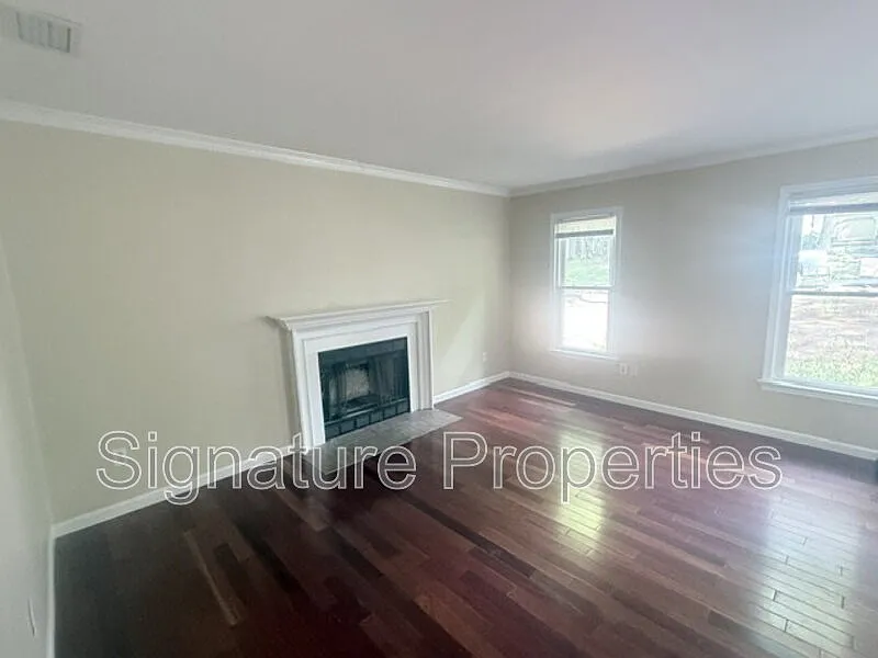 4 bed, 2.0 bath, 1684 sqft, $2,300 — Photo 2