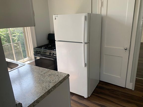 2nd image of 2860 Harrison Ave #18