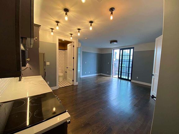 5th image of 187 Kent Ave #702A