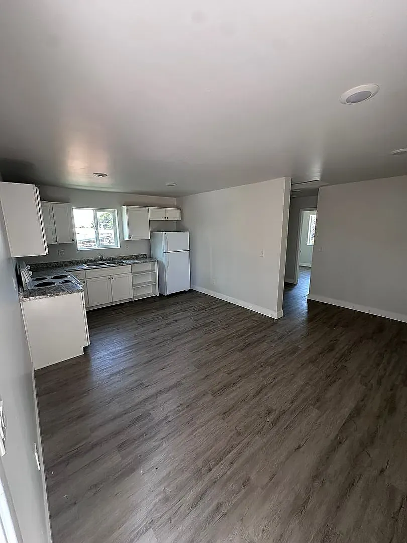 218 Doolittle Dr — Photo 3