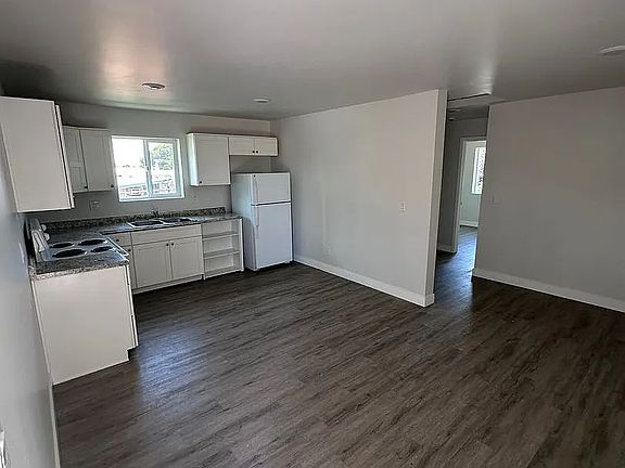 3rd image of 218 Doolittle Dr #1
