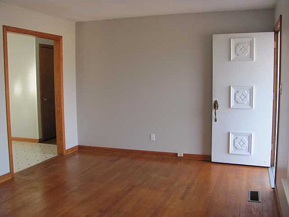 4th image of 461 Greens Lake Cir