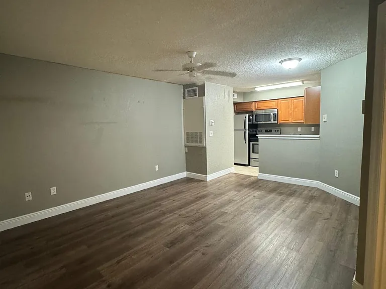 2210 Yankee Pl #316 — Photo 2
