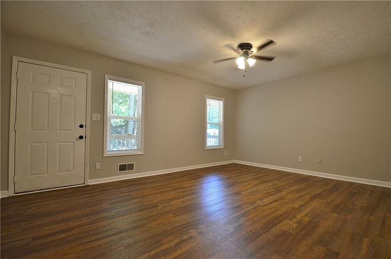 1st image of 4913 Farmstead Ct NE