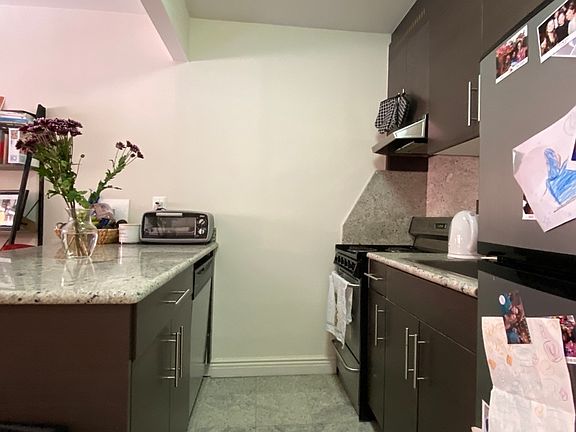 5th image of 25 Prince St #2H