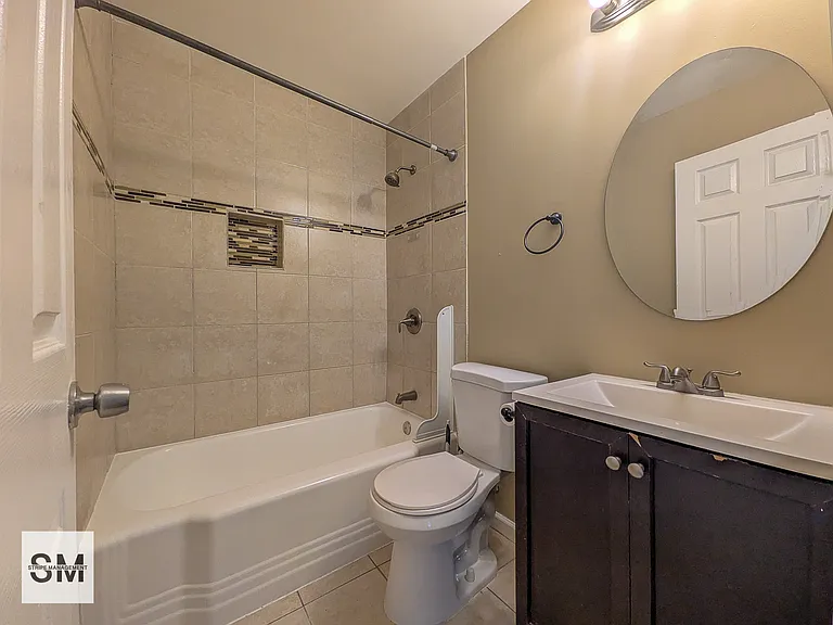 127 N Huron Dr — Photo 20