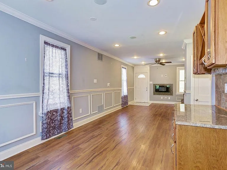 487 N Church St — Photo 9