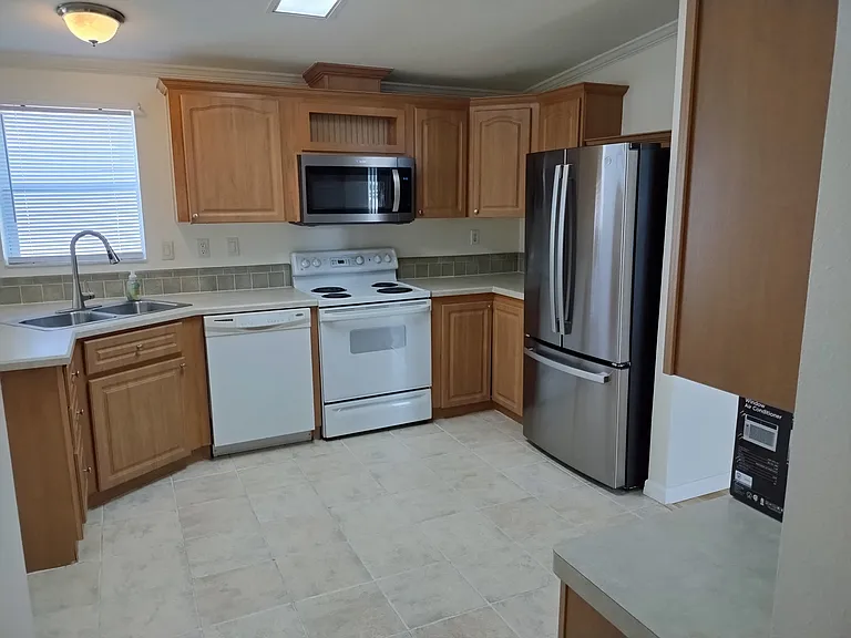 Full Kitchen. Microwave and refrigerator are only 10 months old.