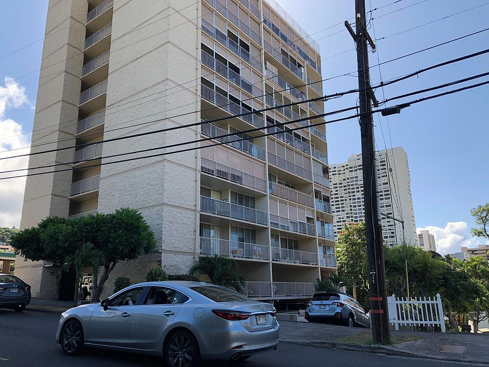 Side that faces makai or ocean. Unit 603 will have the shutter in November.