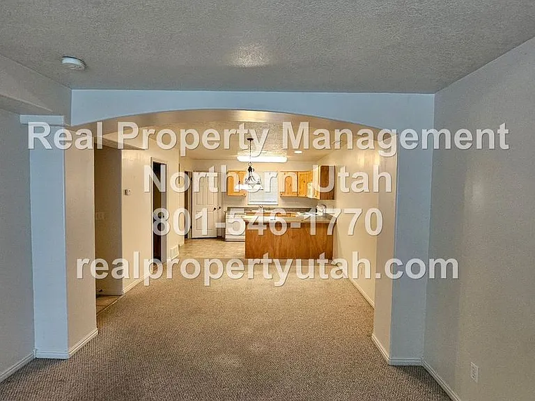 1419 S Blossom Ln — Photo 3
