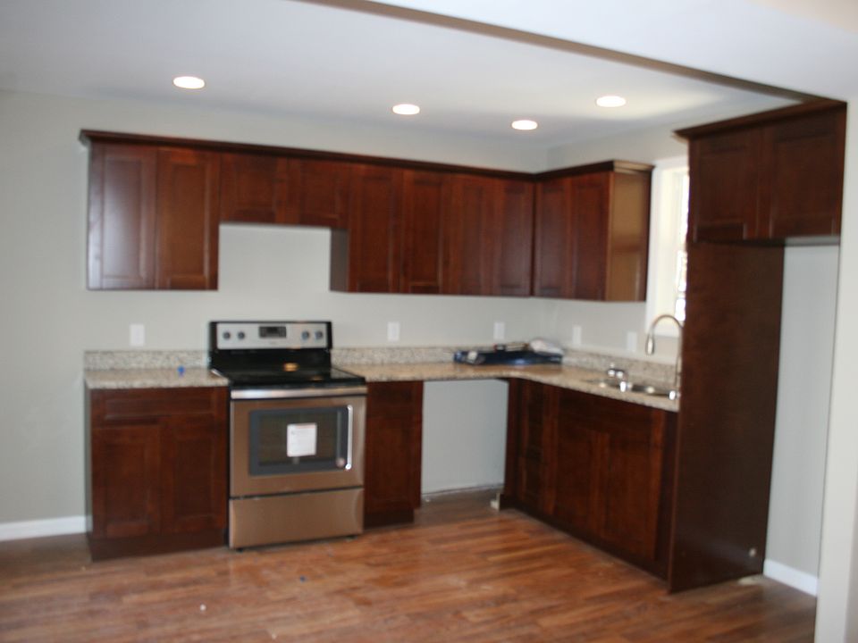 2nd image of 204 W Madison St