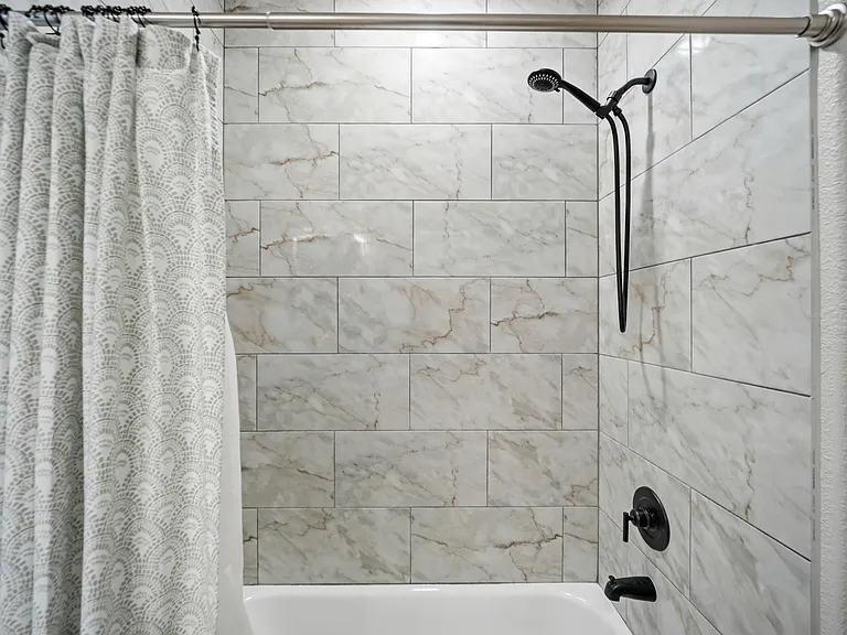 2125 Beaumont St — Photo 22