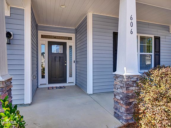 4th image of 606 Jasmine Way