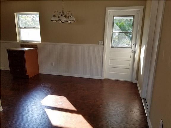 4th image of 2125 33rd Ave