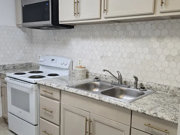 7239 Obrien St #B, Anchorage, AK 99507