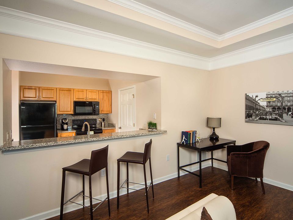1st image of 675 Beacon St #5211