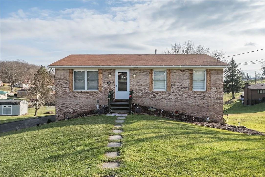 20 Irwin Dr photo 1