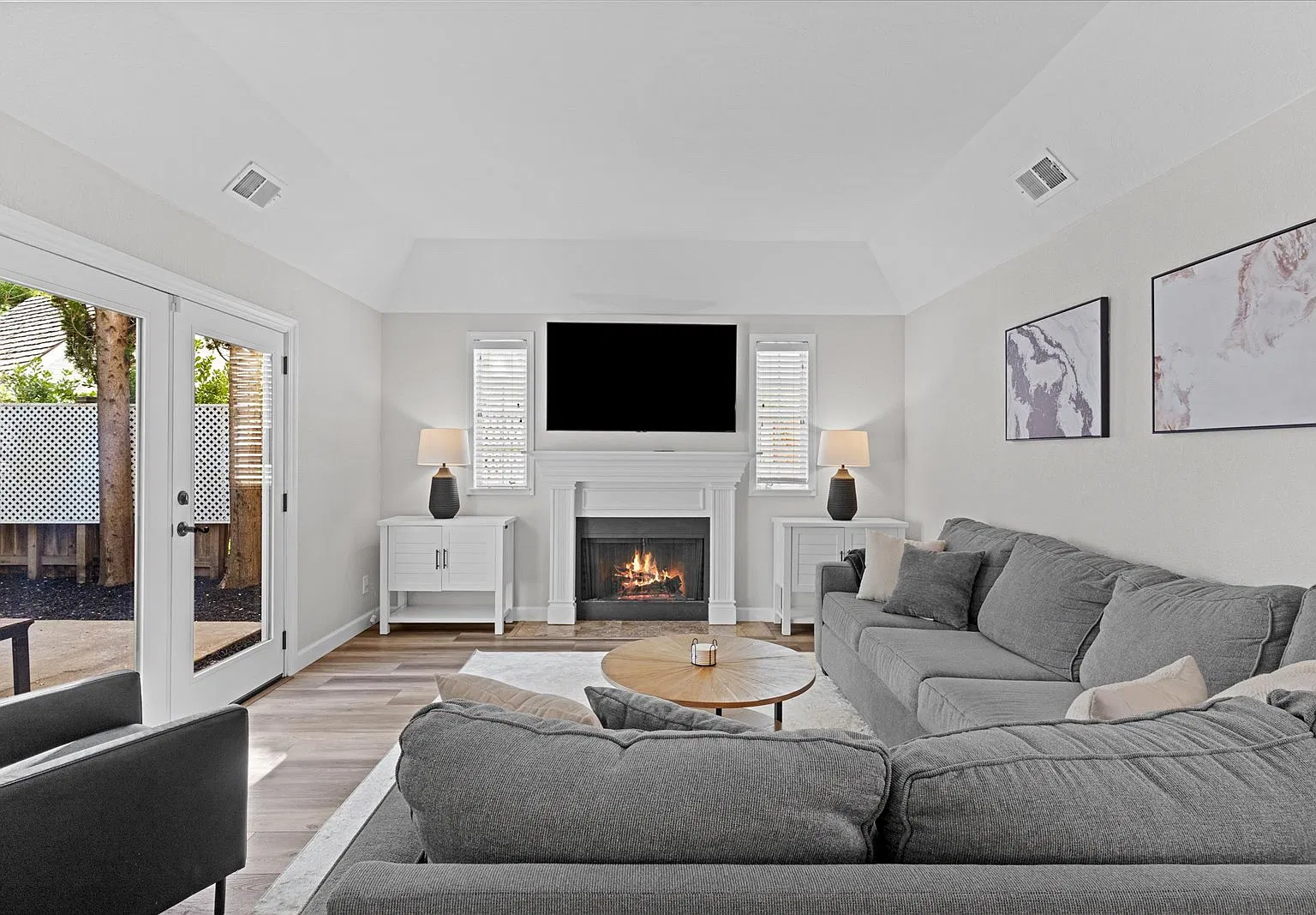 4 bed, 2006 sqft, $3,050 — Photo 3