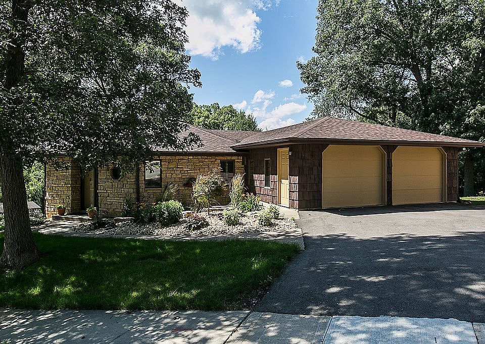 1st image of 2221 Aspen Dr