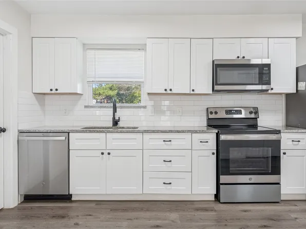 2126 Travis Dr, Carrollton, TX 75006