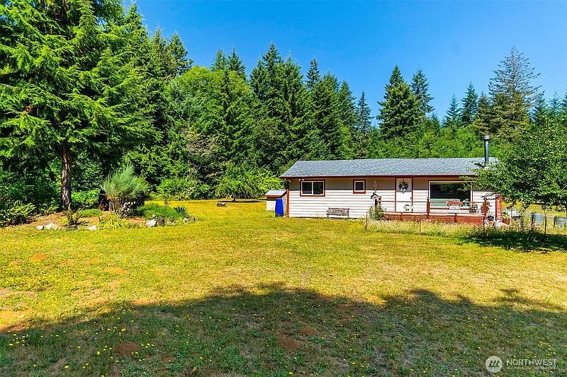3rd image of 82 Chenois Valley Road