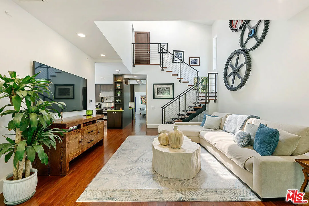 6 bed, 6.0 bath, 5117 sqft, $32,000 — Photo 4