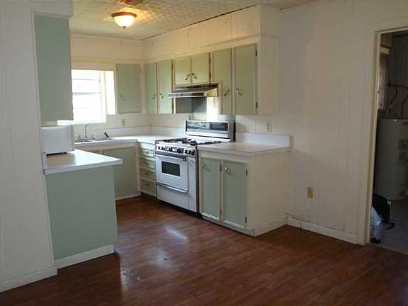 3rd image of 808 Redwood St