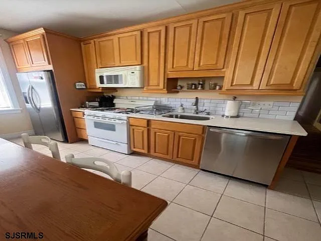 122 Dewey Pl — Photo 20