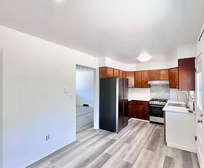 2428 Clearview Ave — Photo 9