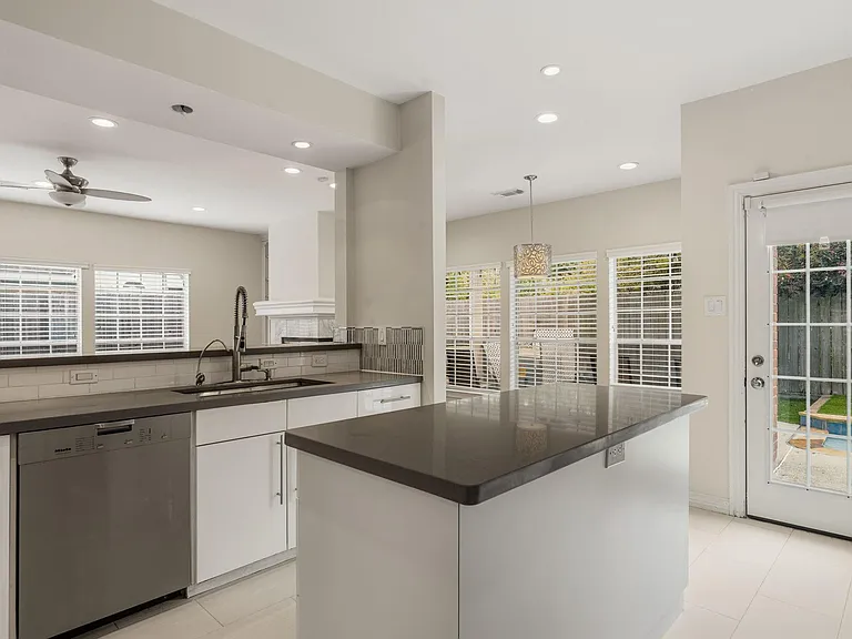 14207 Woodville Gardens Dr — Photo 20