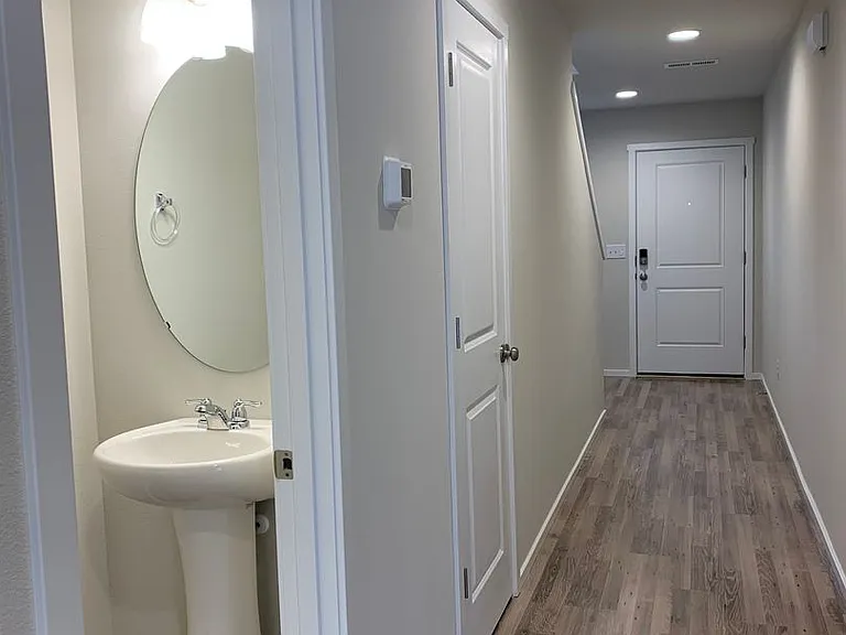 537 NE 138th Pl — Photo 3